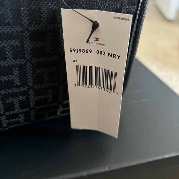 Tommy Hilfiger Nano handheld Bag With makeup Bag NWT - Picture 7 of 7
